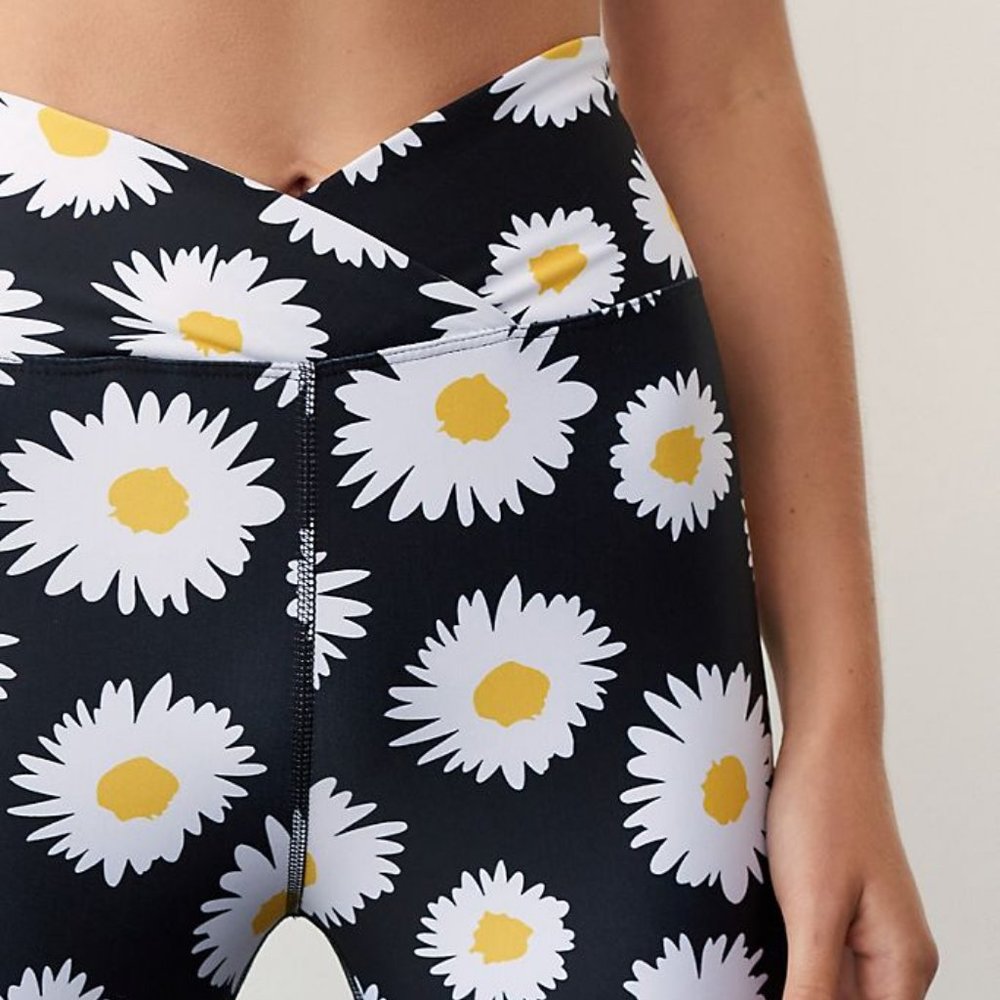 NWT Year of Ours Daisy Leggings